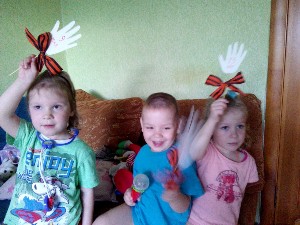 САША, АНЯ И НАСТЯ БЕЗДЕЛИНЫ